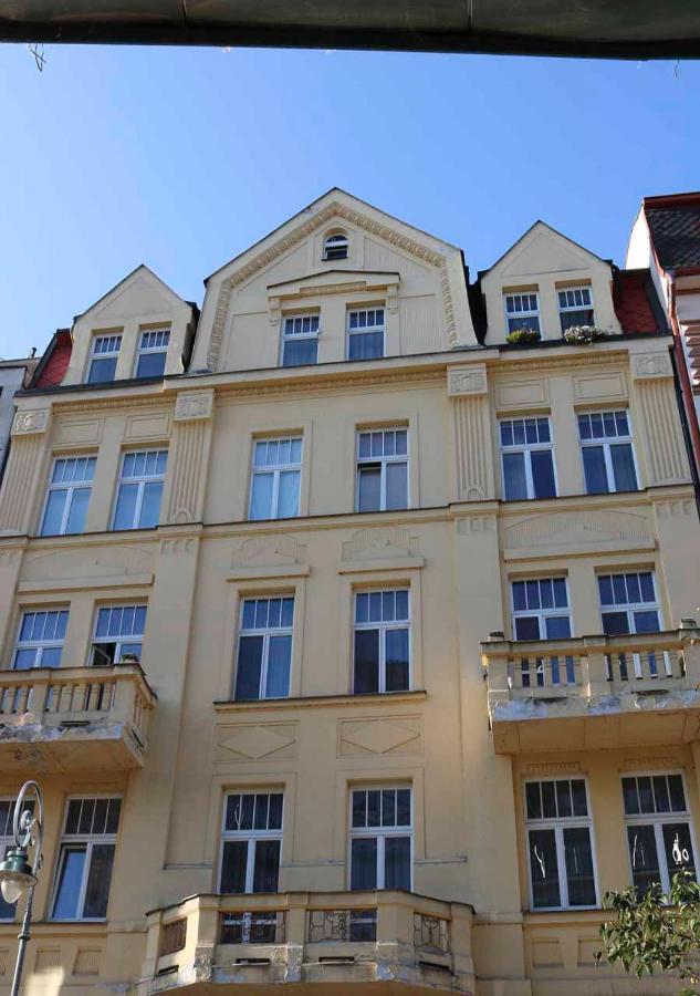 Retro Big Apartment With Two Balconies And Lift Karlovy Vary Kültér fotó