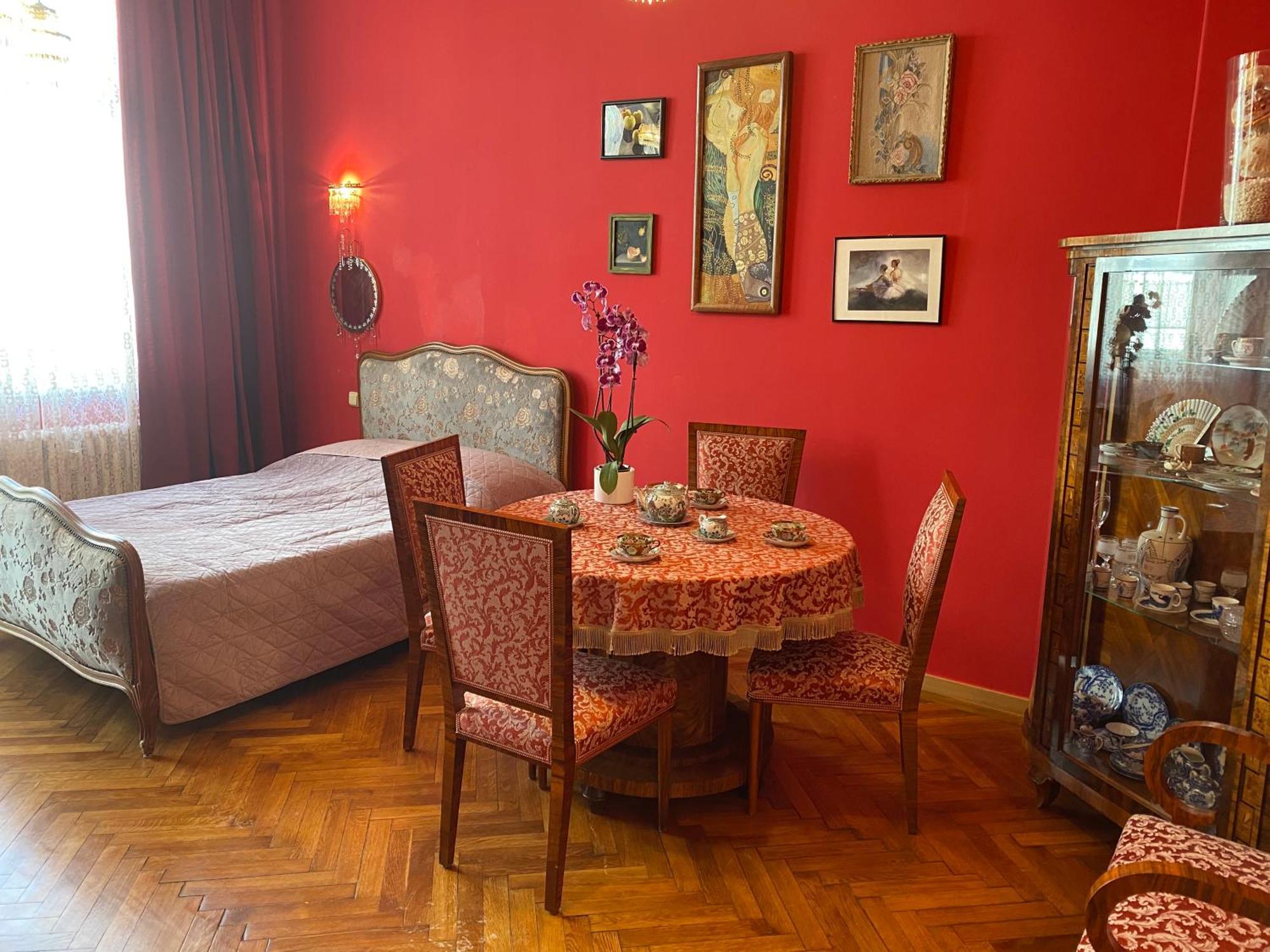 Retro Big Apartment With Two Balconies And Lift Karlovy Vary Kültér fotó