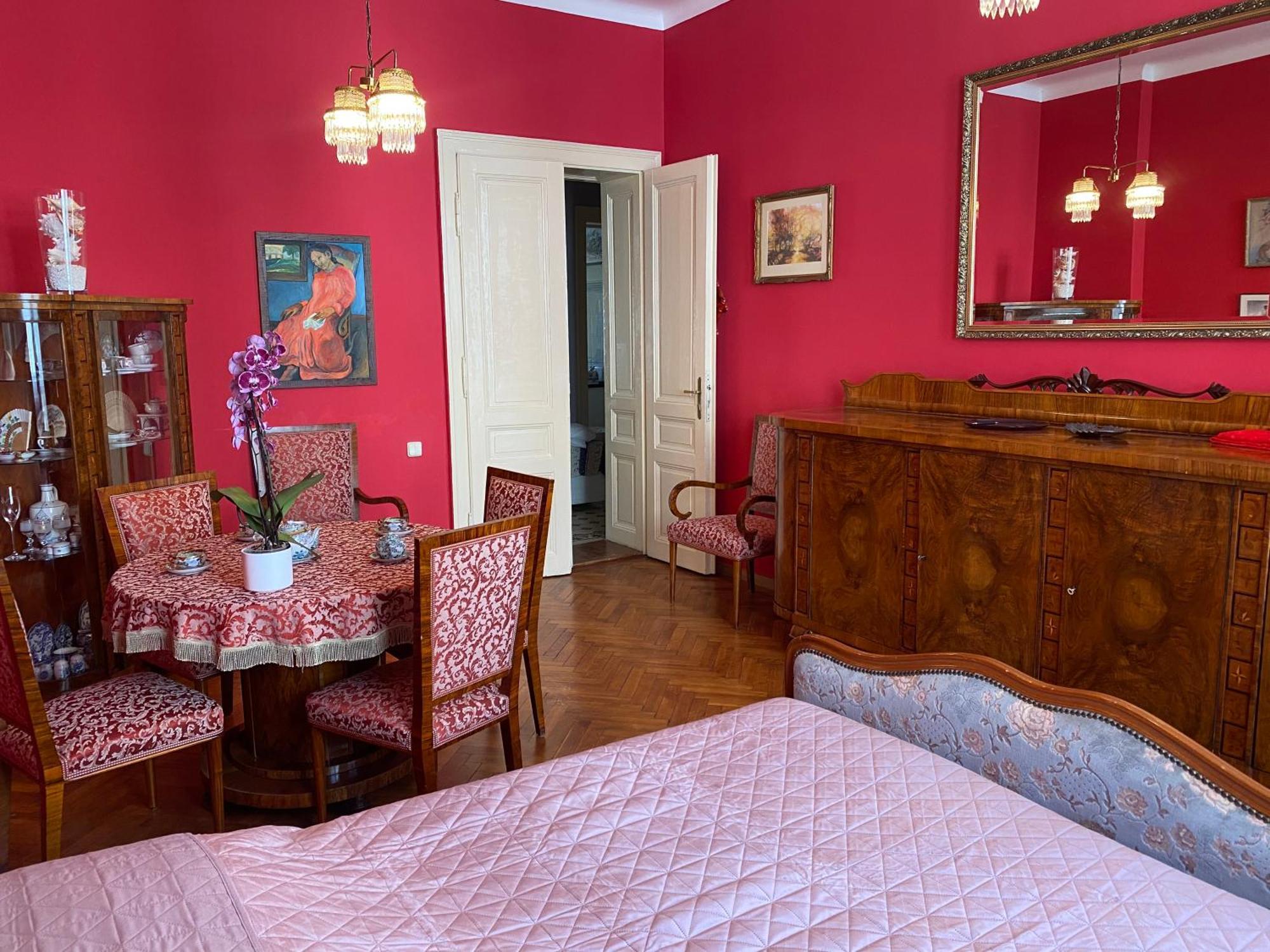 Retro Big Apartment With Two Balconies And Lift Karlovy Vary Kültér fotó